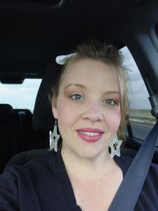 Star earrings - extremly pretty girl!