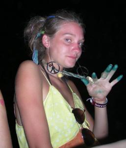 "peace"-dangle lady again!