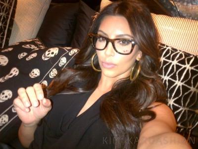 kim-kardashian-ray-ban-eye-gla.jpg