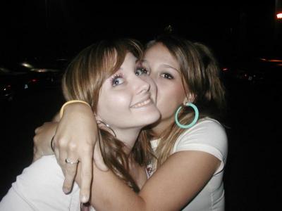 Right lady: nice plastic hoops!