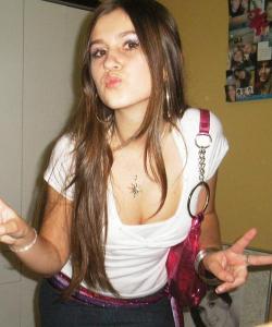 Hoops at her bag, her arms and ... her ears!