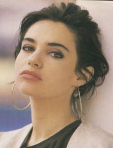 Beatrice Dalle - Hoops