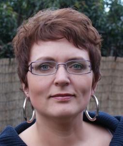 short hair with hoops