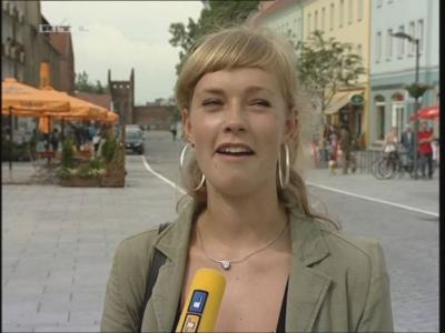 Hoop lady is leaving her home country