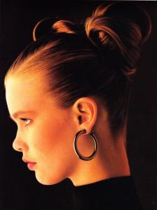 Claudia Schiffer - Thick hoops